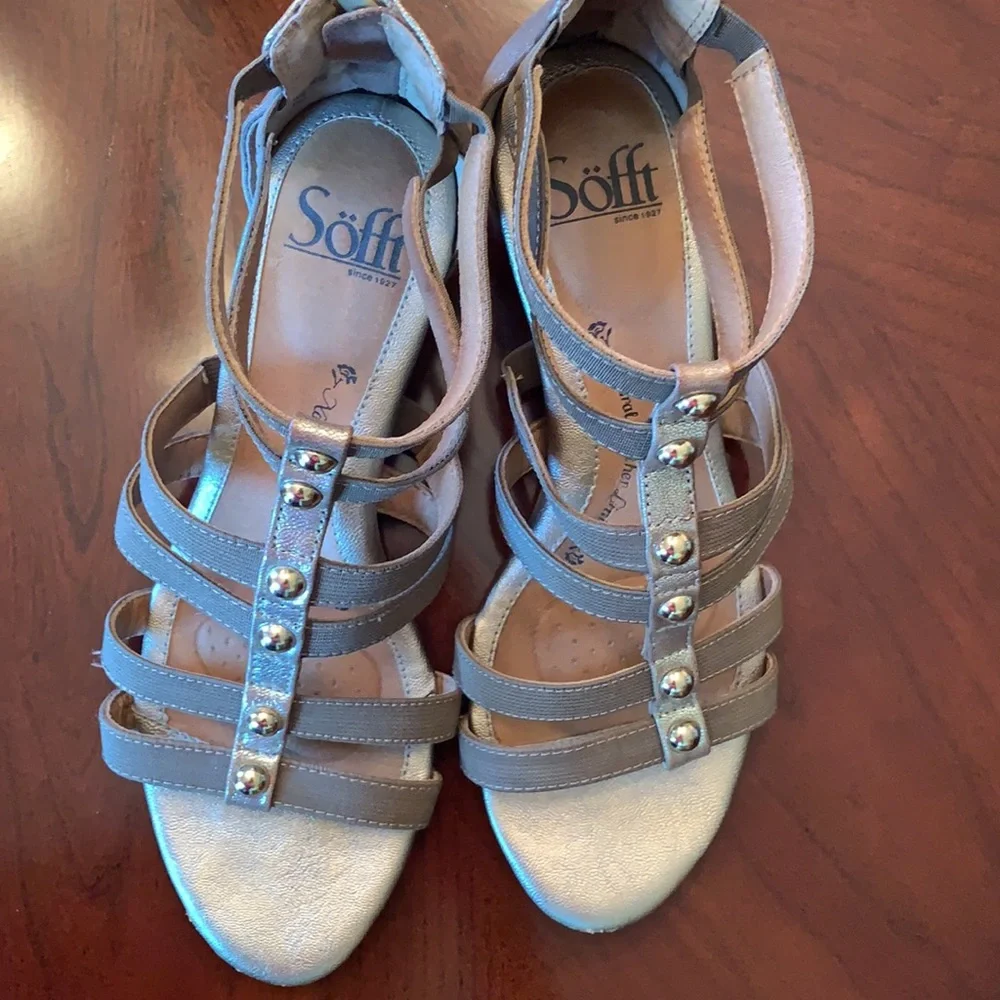 Womens gladiator sandals 6.5M by Sofft